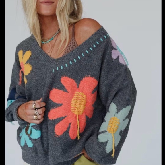 POL Gray Sweater with Colorful Floral Design - Picture 3 of 4